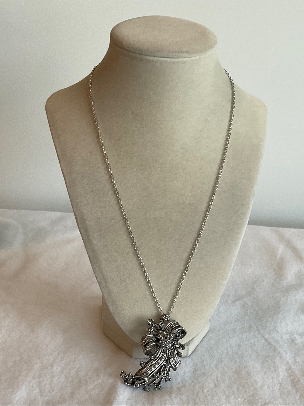 Silver Ribbon Crystal Necklace